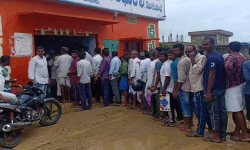 రైతన్నకు తీరని యూరియా కష్టాలు