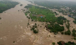 Godavari floods: పోలవరంలో ఉదృతంగా గోదావరి Godavari floods: పోలవరంలో ఉదృతంగా గోదావరి