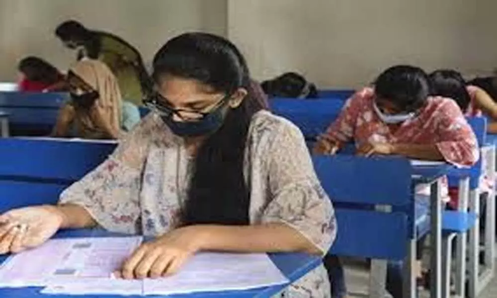 Guidelines on Entrance Exams: కరోనా లక్షణాలు లేని వారికే అనుమతి.. పరీక్షలపై కేంద్రం మార్గదర్శకాలు
