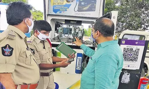 Petrol Exploitation in AP: చిప్ తో దర్జాగా పెట్రోల్ దోపిడీ.. గుర్తించిన పోలీసు అధికారులు