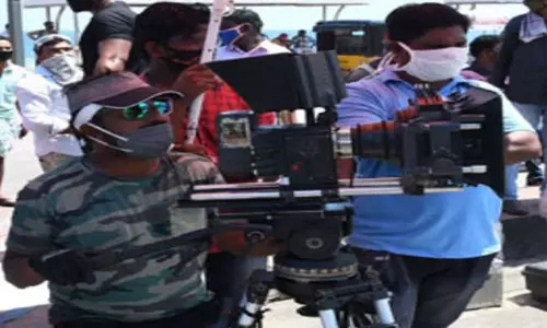 Movie Shooting In Vizag :  విశాఖ బీచ్‌ రోడ్డులో షూటింగ్‌ సందడి!