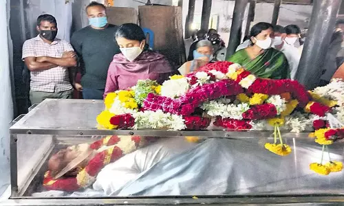 సీఎం వైఎస్ జగన్ పెద్దమామ కన్నుమూత సీఎం వైఎస్ జగన్ పెద్దమామ కన్నుమూత