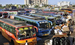 Bus service to Hyderabad: హైదరాబాద్ కు మొదలైన ప్రయివేటు బస్సులు! Bus service to Hyderabad: హైదరాబాద్ కు మొదలైన ప్రయివేటు బస్సులు!