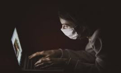 Online cheating in Hyderabad: వీసా పేరుతో 57 లక్షల ఆన్ లైన్ మోసం Online cheating in Hyderabad: వీసా పేరుతో 57 లక్షల ఆన్ లైన్ మోసం