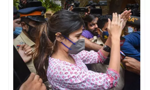 ఎన్‌సిబి కార్యాలయానికి చేరుకున్న రియా చక్రవర్తి.. అరెస్ట్ చేస్తారా?