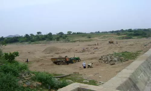 ఉమ్మడి ఖమ్మం జిల్లాలో జోరుగా ఇసుక దందా