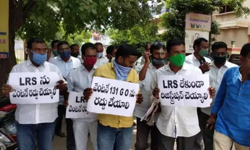Realtors protest : ఎల్ఆర్ఎస్ జీవో 131ని రద్దు చేయాలి : రియ‌ల్ట‌ర్లు నిర‌స‌న