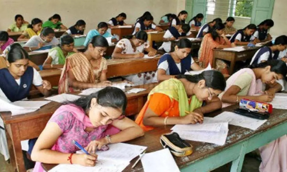 High Court On Degree Exams : ఆన్‌లైన్ పరీక్షలపై ప్రభుత్వాన్ని ప్రశ్నించిన హైకోర్టు