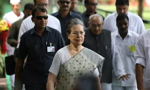 రాహుల్ పట్టాభిషేకానికి మార్గం సుగమం చేసిన సోనియా.. సీనియర్లకు ఉధ్వాసన.. రాహుల్ పట్టాభిషేకానికి మార్గం సుగమం చేసిన సోనియా.. సీనియర్లకు ఉధ్వాసన..