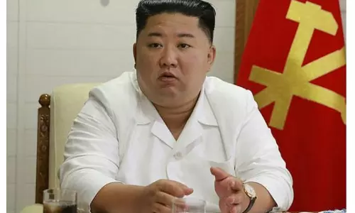 మరోసారి కిమ్ విధ్వంసం : ప్రశ్నించిన అధికారిని కాల్చి చంపారు మరోసారి కిమ్ విధ్వంసం : ప్రశ్నించిన అధికారిని కాల్చి చంపారు