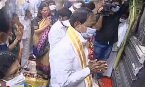 యాదాద్రిలో సీఎం కేసీఆర్‌ ప్రత్యేక పూజలు!