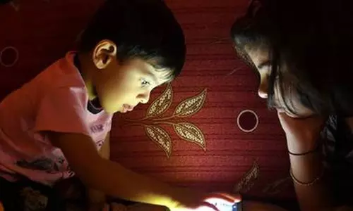 పేద ప్రజలను ఇబ్బంది పెడుతున్న పిల్లల ఆన్లైన్ చదువులు