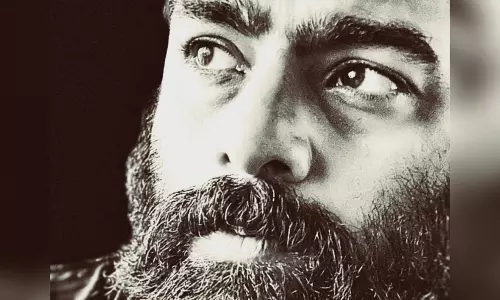 నారా రోహిత్ కొత్త లుక్.. పుష్ప కోసమేనా?