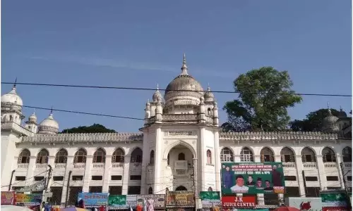 చార్మినార్ ఆస్పత్రిలో ఓపీ సేవలు పున:రుద్దరించాలంటున్న రోగులు