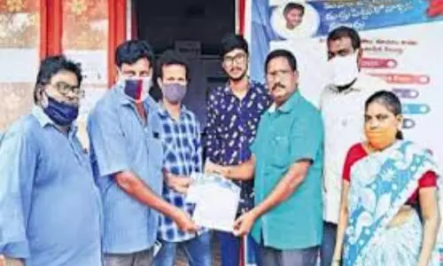 Ration Cards in AP: ప్రజలకు అందుతున్న పథకాల ఫలాలు.. ఒక్కరోజులో రేషన్ కార్డు మంజూరు Ration Cards in AP: ప్రజలకు అందుతున్న పథకాల ఫలాలు.. ఒక్కరోజులో రేషన్ కార్డు మంజూరు