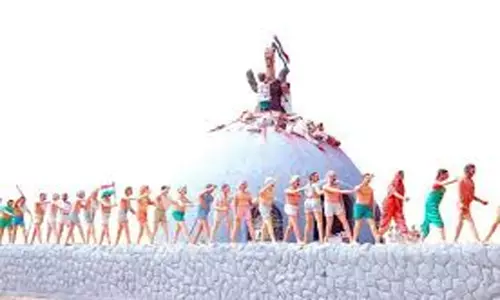 తెలంగాణా విమోచనోద్యమ వీరుల త్యాగాలకు జన ప్రణామం.. పరకాల అమరధామం ! తెలంగాణా విమోచనోద్యమ వీరుల త్యాగాలకు జన ప్రణామం.. పరకాల అమరధామం !