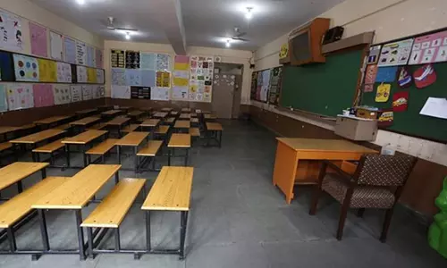 Covid effect : భారతదేశం అంతటా 1,000 పాఠశాలలు అమ్మకానికి..