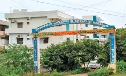 ఖమ్మం హౌసింగ్ ప్లాట్లలో అక్రమార్కుల దందా