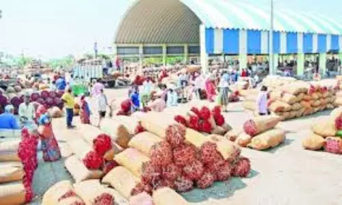 కేంద్రం తీసుకొచ్చిన మూడు బిల్లులపై వివరణ.. నష్టమేనంటున్న పలు రాష్ట్రాలు, రైతు సంఘాలు