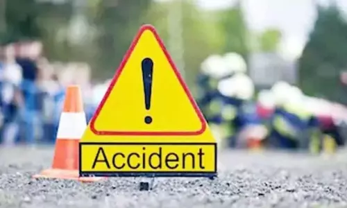పివిఎన్ఆర్ ఎక్స్‌ప్రెస్‌వేలో రెండు వేర్వేరు కారు ప్రమాదాలు