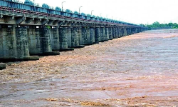 Dhavaleswaram updates: ధవళేశ్వరం కాటన్ బ్యారేజీ వద్ద 9.10 అడుగుల నీటిమట్టం.. Dhavaleswaram updates: ధవళేశ్వరం కాటన్ బ్యారేజీ వద్ద 9.10 అడుగుల నీటిమట్టం..