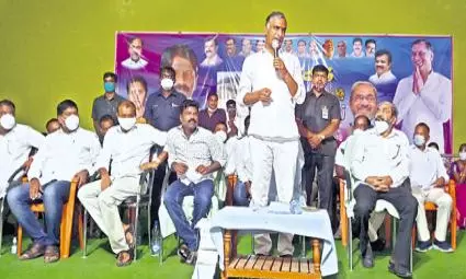 కేంద్రం నిర్ణయాలు దేశానికి ప్రమాదకరం : హరీష రావు