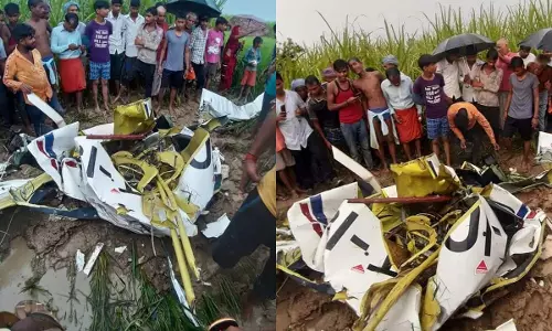 ఉత్తరప్రదేశ్‌లో కూలిన హెలికాఫ్టర్.. పైలట్ మృతి