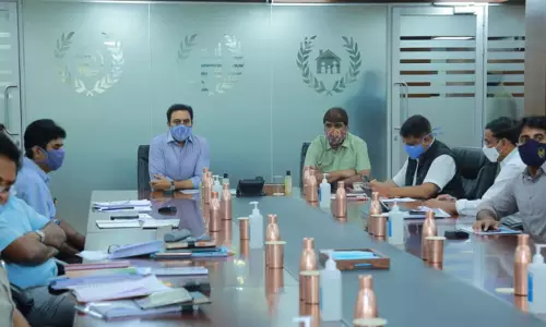 రాష్ట్రంలో కురుస్తున్న వర్షాల పై అధికారులతో మంత్రి కేటీఆర్ సమీక్ష