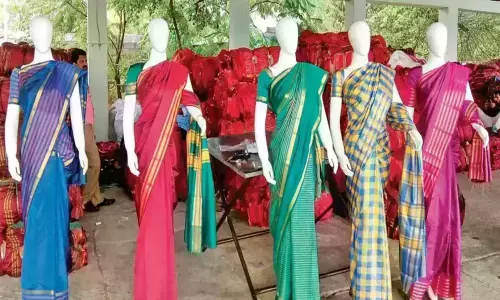 బతుకమ్మ చీరలు రెడీ