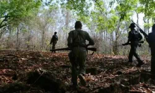 Police Combing In Kadamba Forest : ఆసిఫాబాద్ జిల్లాలో మావోయిస్టుల కోసం డ్రోన్ కెమెరాలతో జల్లెడ Police Combing In Kadamba Forest : ఆసిఫాబాద్ జిల్లాలో మావోయిస్టుల కోసం డ్రోన్ కెమెరాలతో జల్లెడ