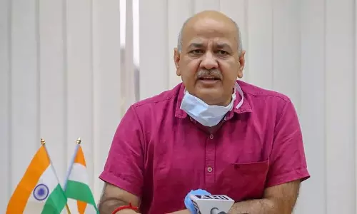 గతవారం కోవిడ్ పాజిటివ్ : జ్వరంతో ఆసుపత్రిలో చేరిన మనీష్ సిసోడియా గతవారం కోవిడ్ పాజిటివ్ : జ్వరంతో ఆసుపత్రిలో చేరిన మనీష్ సిసోడియా