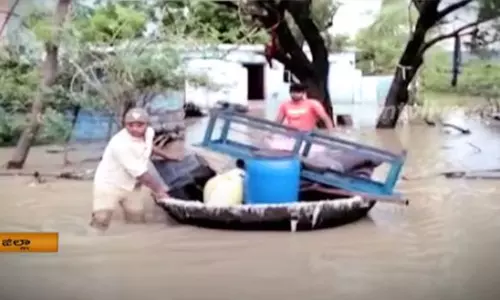 వర్షాలు ఓ పక్క..ప్రాజెక్టు బ్యాక్ వాటర్ ఒక పక్క..ముంపులో ఊరు! వర్షాలు ఓ పక్క..ప్రాజెక్టు బ్యాక్ వాటర్ ఒక పక్క..ముంపులో ఊరు!