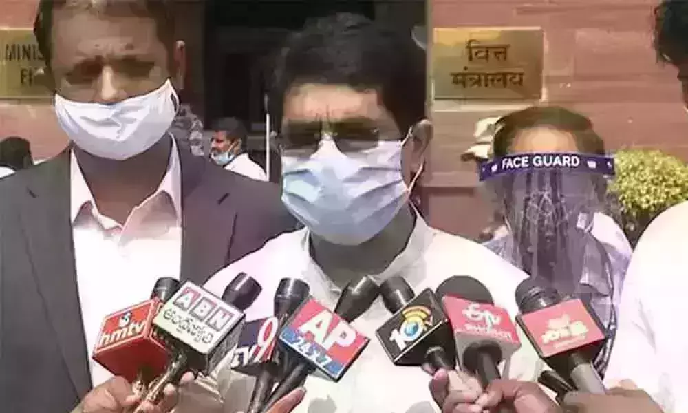 కేంద్ర మంత్రి నిర్మలా సీతారామన్‌తో ఏపీ ఆర్థిక మంత్రి బుగ్గన భేటీ