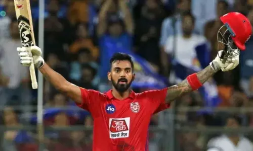 IPL 2020: శతకం తో చెలరేగిన కెఎల్ రాహుల్.. బెంగళూరు ముందు207 పరుగుల భారీ లక్ష్యం!