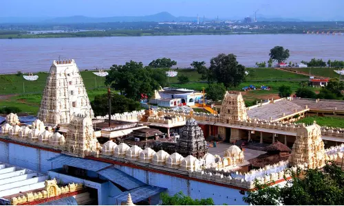 అభివృద్ధికి దూరంగా భద్రాచలం రామాలయం