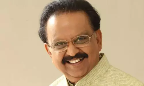 డోలీవాలాల కాళ్లు మొక్కిన బాలు.. వైరల్ వీడియో!