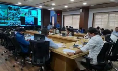 రెవెన్యూ సమస్యలపై మంత్రి కేటీఆర్‌ వీడియో కాన్ఫరెన్స్‌