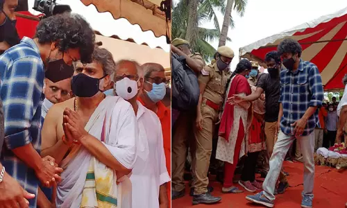 విజయ్ నీ సింప్లిసిటీకి సెల్యూట్! విజయ్ నీ సింప్లిసిటీకి సెల్యూట్!