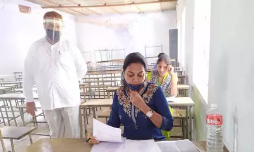 డిగ్రీ అర్హత పరీక్ష రాసిన హేమ! డిగ్రీ అర్హత పరీక్ష రాసిన హేమ!