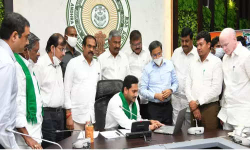 వైఎస్సార్ జలకళ పథకం ప్రారంభం వైఎస్సార్ జలకళ పథకం ప్రారంభం