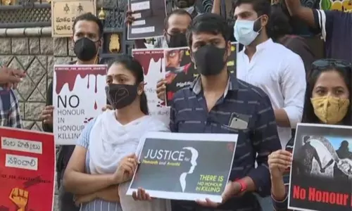 తండ్రి ఇంటి వద్ద అవంతి ఆందోళన