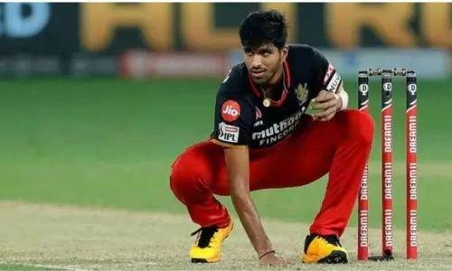 IPL 2020: అద్భుత‌మైన బౌలింగ్‌‌.. కుంబ్లే సరసన చేరిన బెంగళూరు స్పిన్నర్‌ ‌