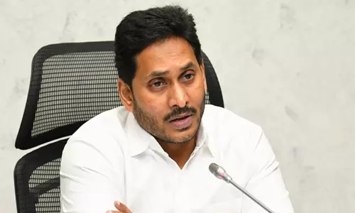 కరోనా కీట్లు అందకపోతే వారిదే భాద్యత.. సమీక్షలో సీఎం జగన్