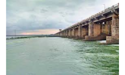 Dowleswaram Barrage updates: ధవలేశ్వరం బ్యారేజ్ నుంచి సముద్రంలోకి విడుదల.. Dowleswaram Barrage updates: ధవలేశ్వరం బ్యారేజ్ నుంచి సముద్రంలోకి విడుదల..
