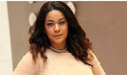 Mumaith Khan Comments: నాకు క్యాబ్ డ్రైవర్ ను చీట్ చేయాల్సిన అవసరం ఏంటి.. Mumaith Khan Comments: నాకు క్యాబ్ డ్రైవర్ ను చీట్ చేయాల్సిన అవసరం ఏంటి..