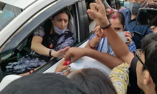 ప్రతిపక్షాలు డ్రామాలు ఆపాలి : స్మృతి ఇరానీ ప్రతిపక్షాలు డ్రామాలు ఆపాలి : స్మృతి ఇరానీ