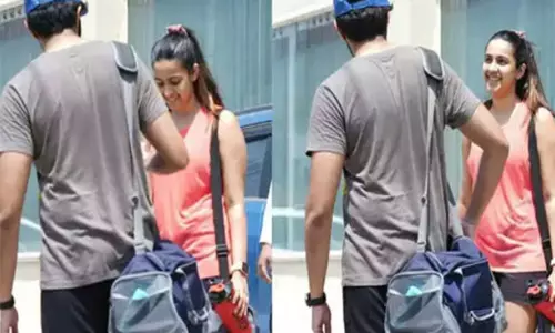 కాబోయే భర్తతో నిహారిక.. సోషల్ మీడియాలో పిక్ వైరల్! కాబోయే భర్తతో నిహారిక.. సోషల్ మీడియాలో పిక్ వైరల్!