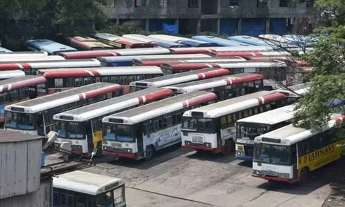 ఏపీలో బస్సుపాసుల జారీకి ఎపీఎస్ఆర్టీసీ నిర్ణయం! ఏపీలో బస్సుపాసుల జారీకి ఎపీఎస్ఆర్టీసీ నిర్ణయం!