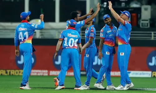 IPL 2020: ఢిల్లీ బౌలర్ల ముందు బెంగళూర్ బ్యాట్స్ మెన్స్ బేజారు.. IPL 2020: ఢిల్లీ బౌలర్ల ముందు బెంగళూర్ బ్యాట్స్ మెన్స్ బేజారు..