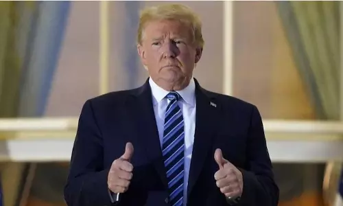 వైట్హౌస్కు తిరిగి వచ్చిన డొనాల్డ్ ట్రంప్.. మాస్క్ లేకుండానే.. వైట్హౌస్కు తిరిగి వచ్చిన డొనాల్డ్ ట్రంప్.. మాస్క్ లేకుండానే..